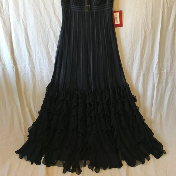 Black, Floor-Length Dress with Ruffle Design - Picture 2 of 6